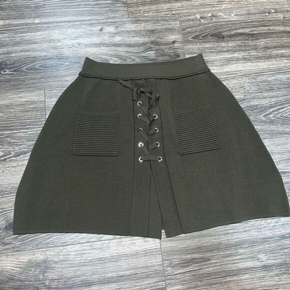 Few Moda Green Knit Skirt with pockets - Picture 1 of 4